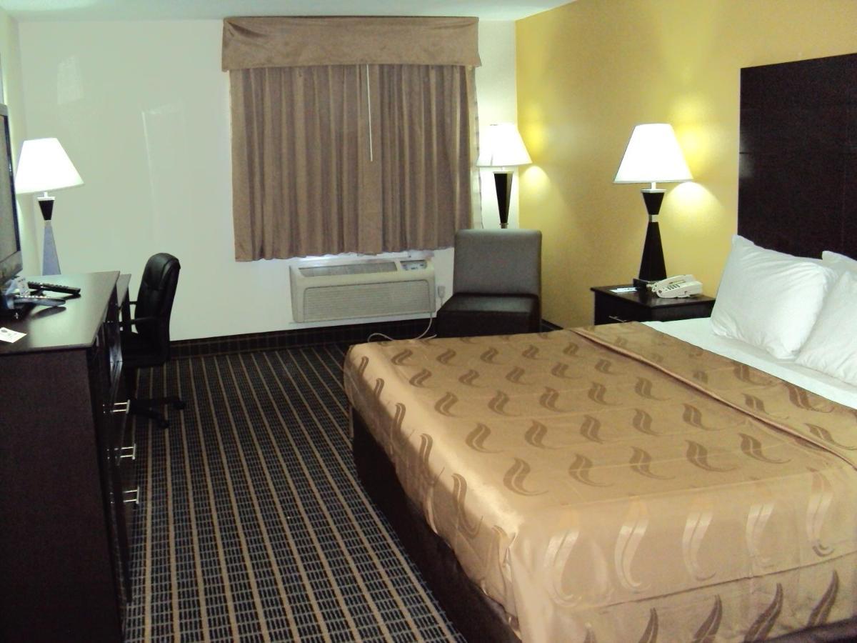Quality Inn Carbondale University Area Екстериор снимка