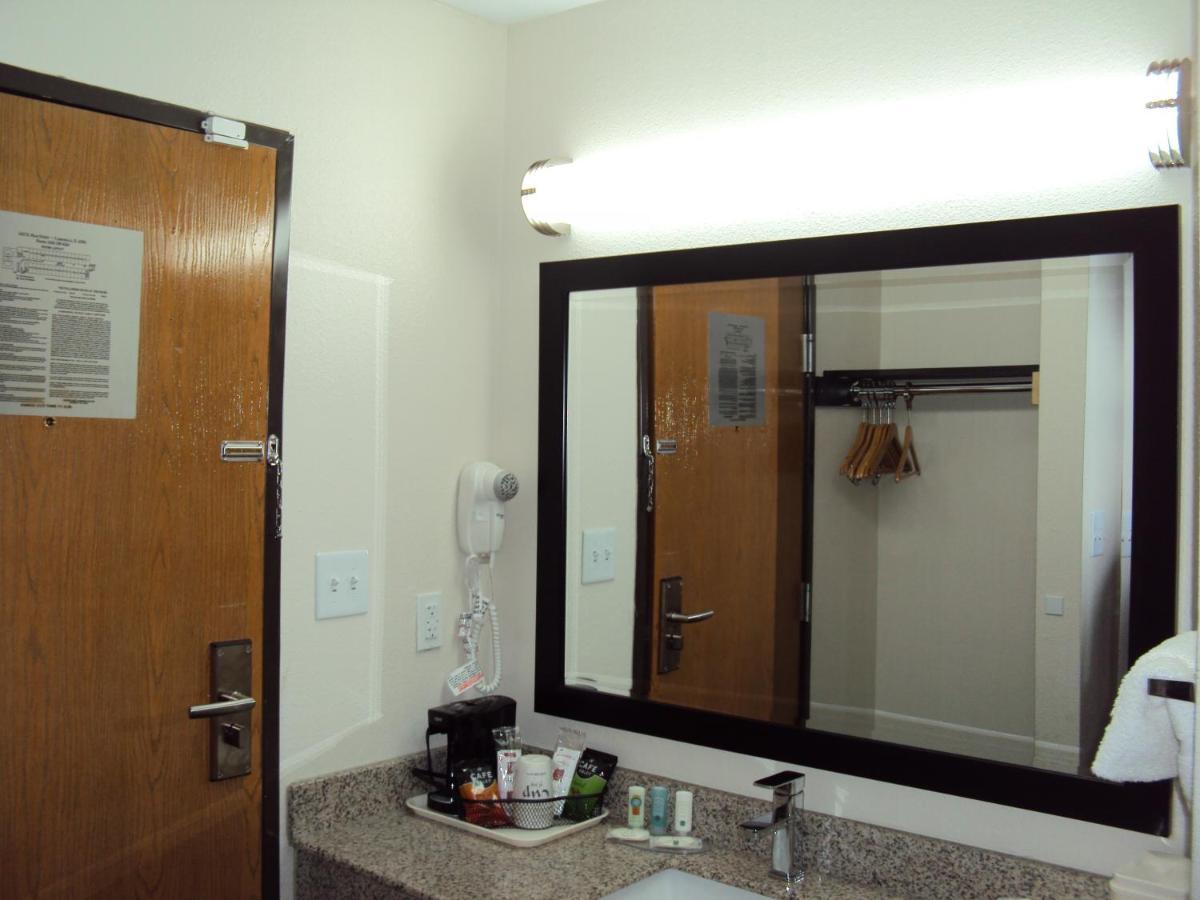 Quality Inn Carbondale University Area Екстериор снимка