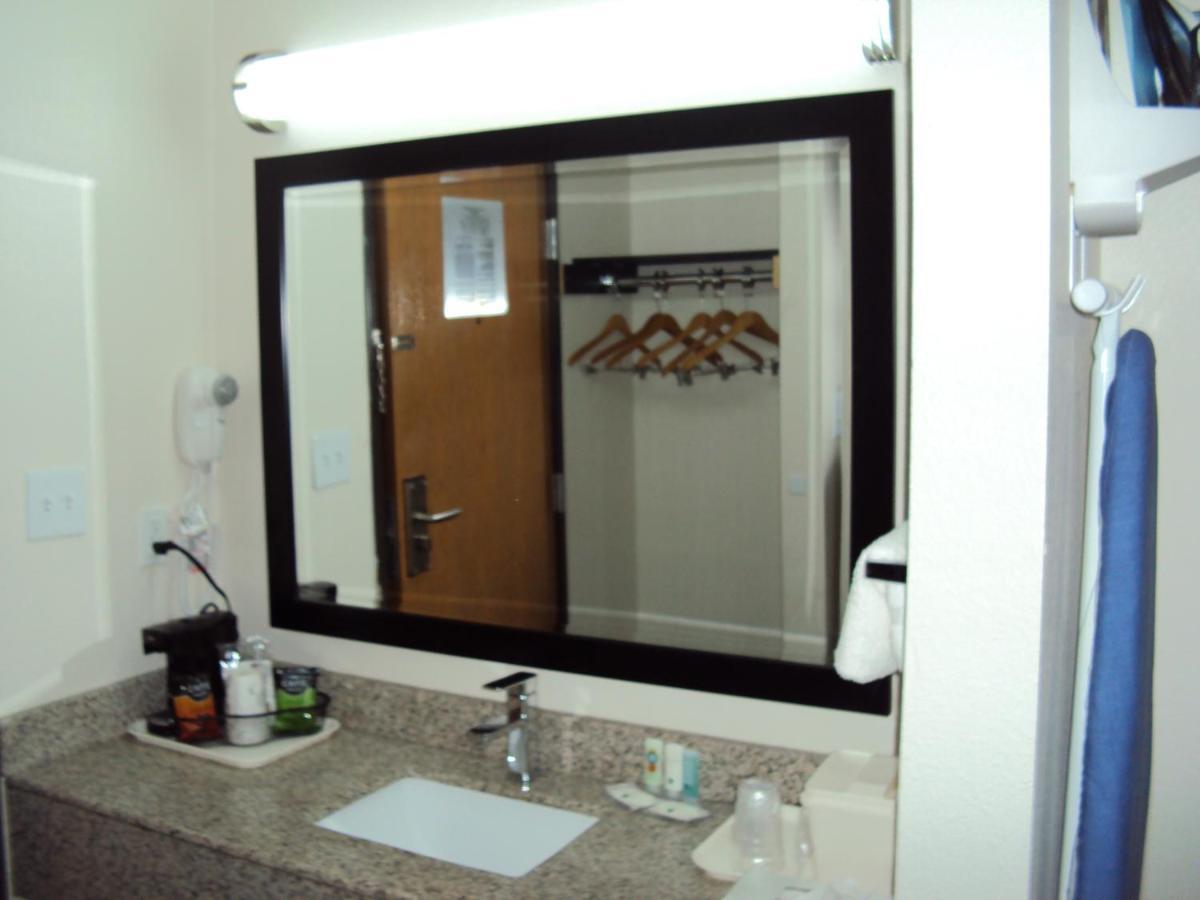 Quality Inn Carbondale University Area Екстериор снимка