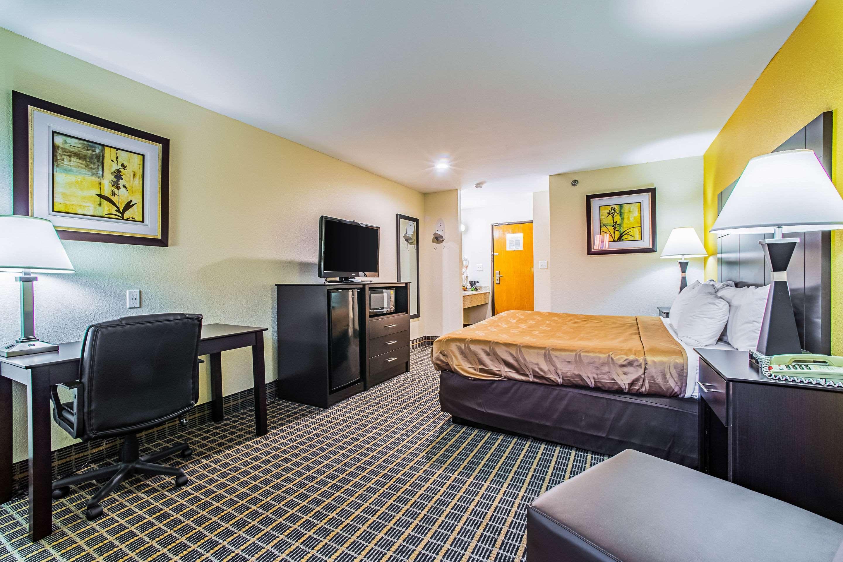 Quality Inn Carbondale University Area Екстериор снимка