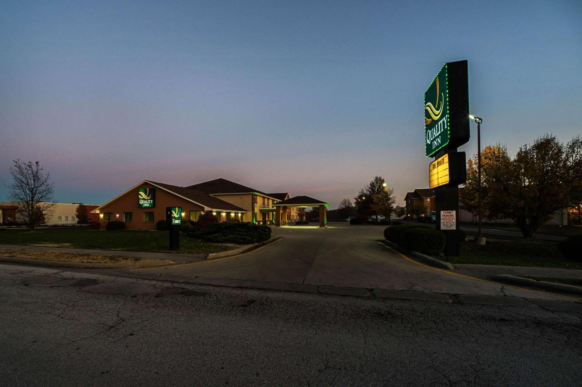 Quality Inn Carbondale University Area Екстериор снимка