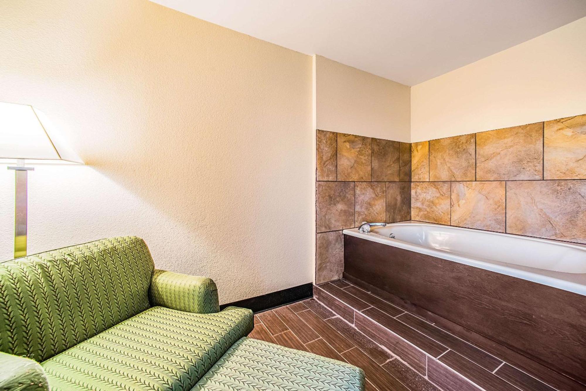Quality Inn Carbondale University Area Екстериор снимка