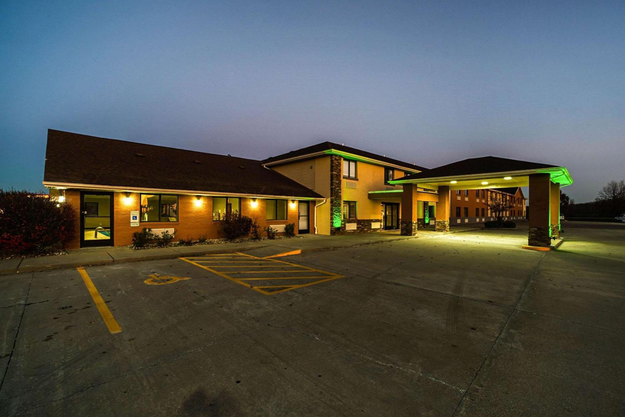 Quality Inn Carbondale University Area Екстериор снимка