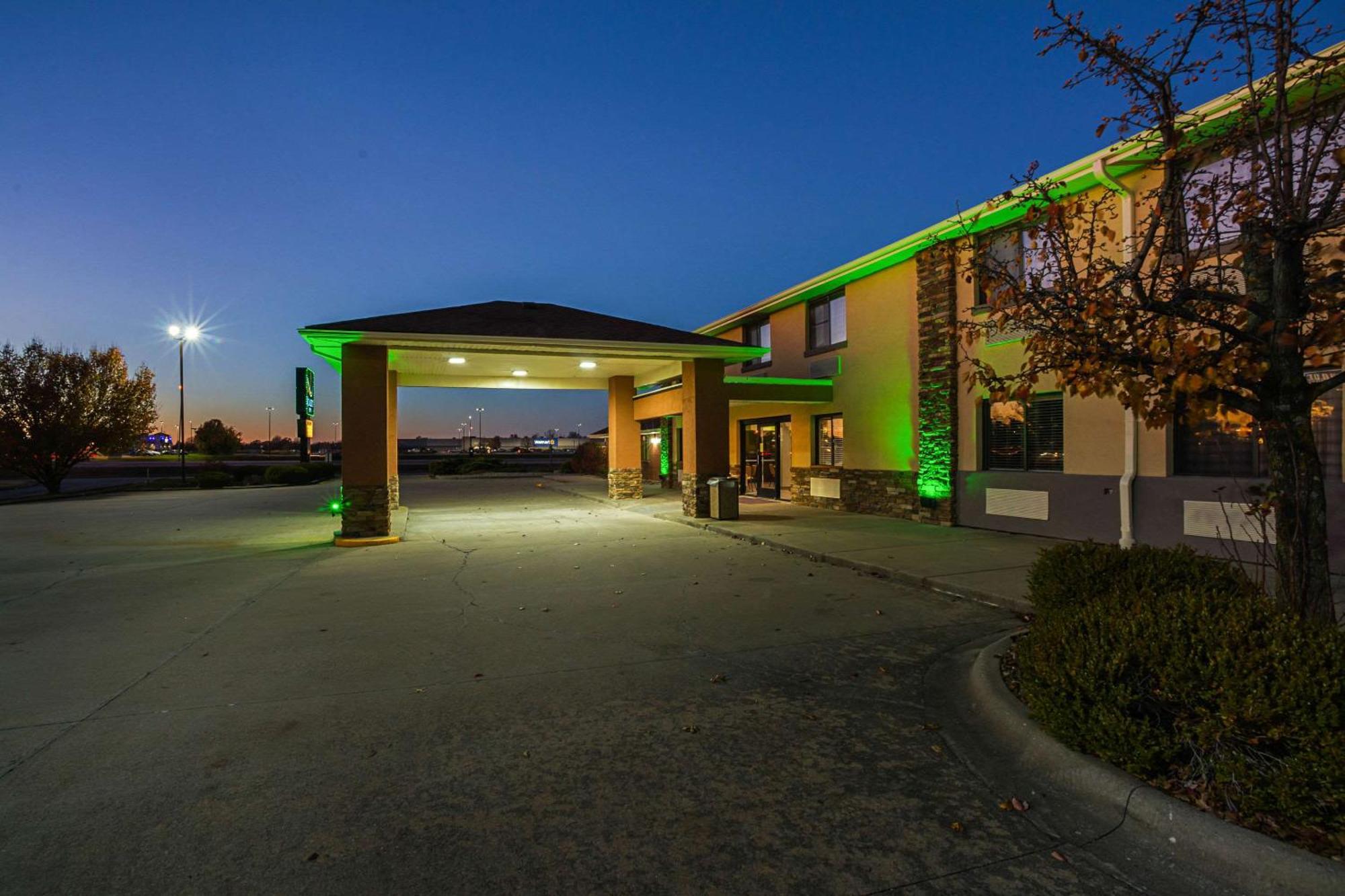 Quality Inn Carbondale University Area Екстериор снимка