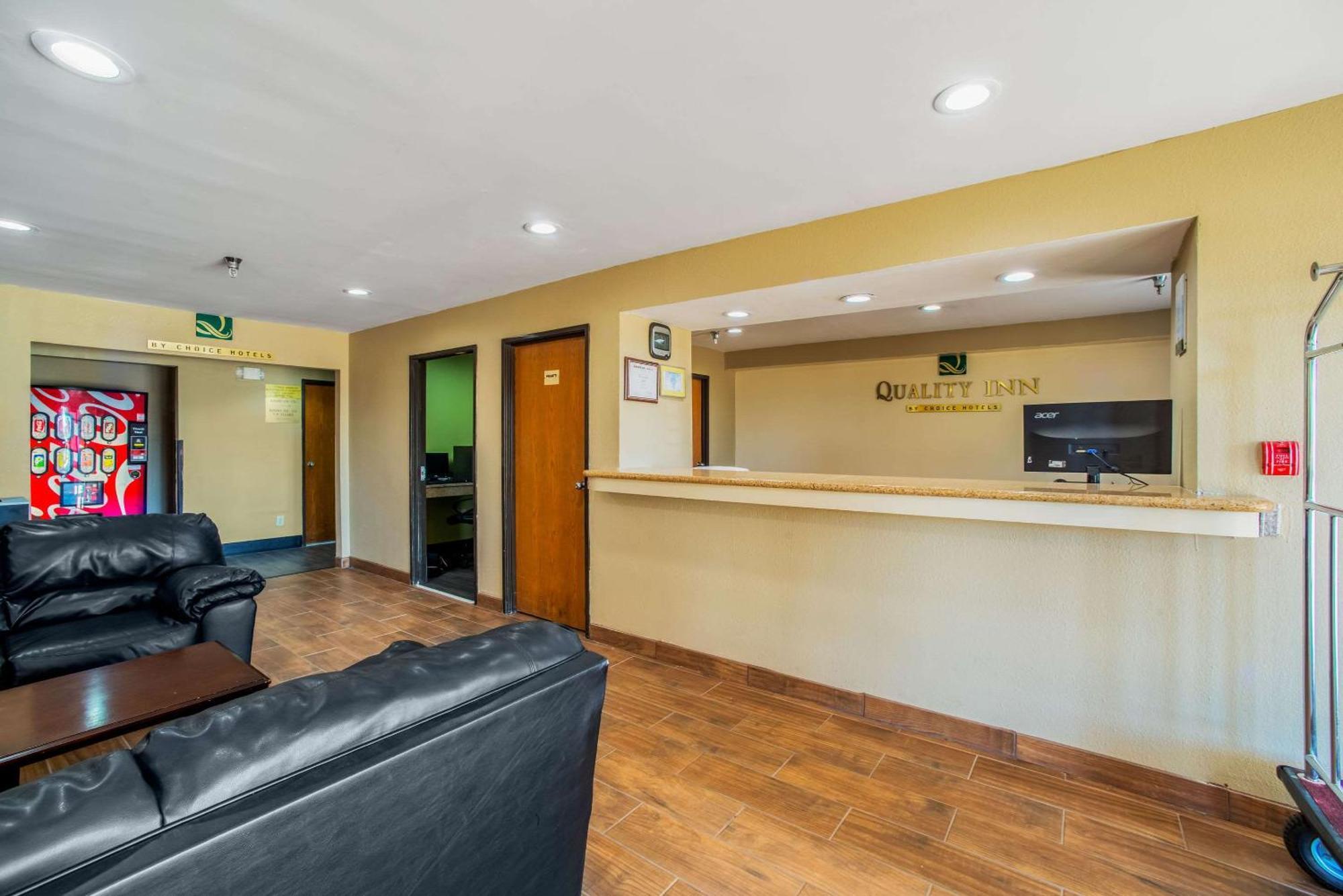 Quality Inn Carbondale University Area Екстериор снимка